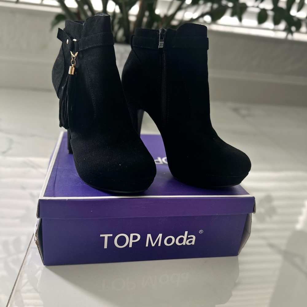 TOP Moda Elegant Black Heeled Boots